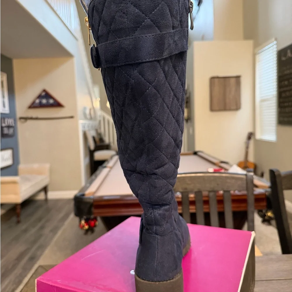 Women's Quilted Navy Knee-High Wide Calf Boots Size 8 1/2 - Picture 4 of 6